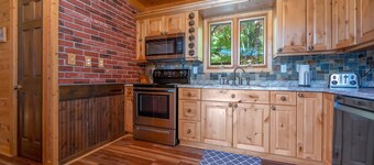 Hickory Hideaway | Lake Lure Waterfront Cabin