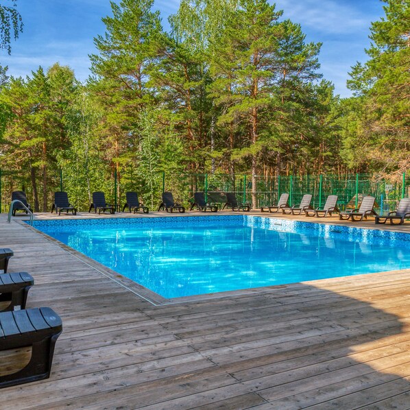 Seasonal outdoor pool