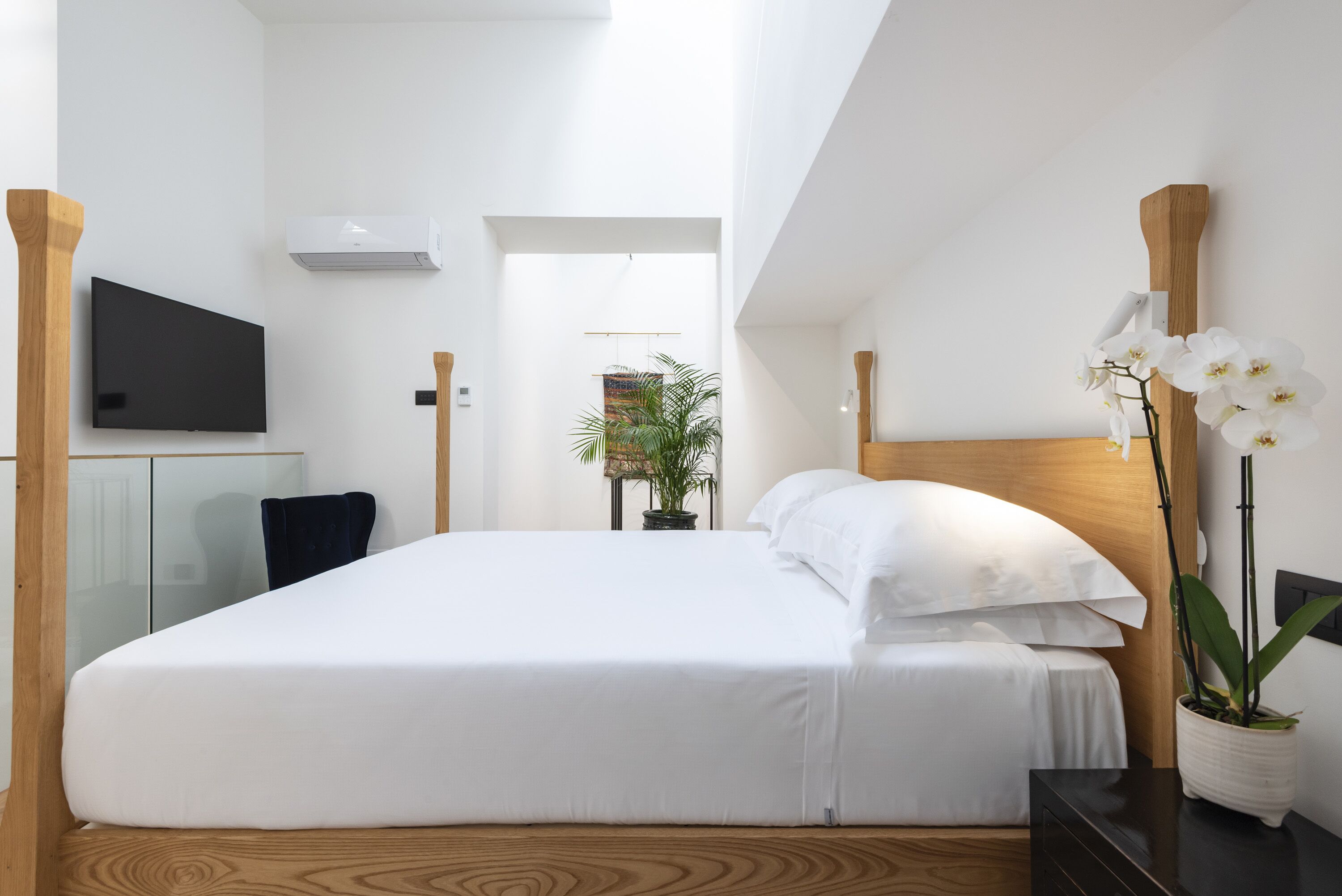 luxury suite | premium bedding, down duvets, minibar, in-room safe