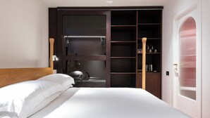 A neatly made bed with white linens in a room with a wooden headboard. - Vico Milano (Milan)