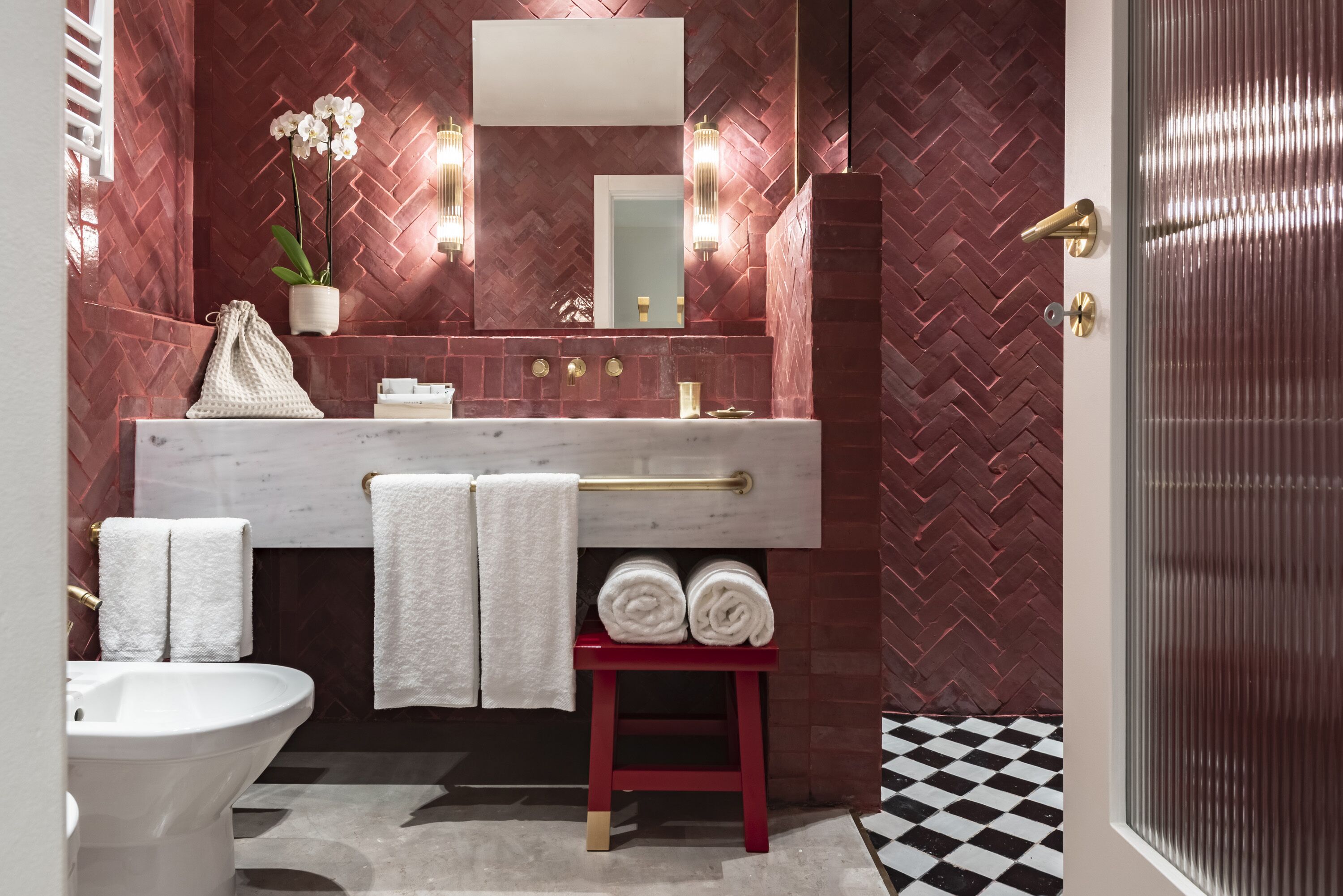 华丽双人房 | 浴室 | 淋浴设施、大花洒淋浴喷头、名牌洗护用品、吹风机