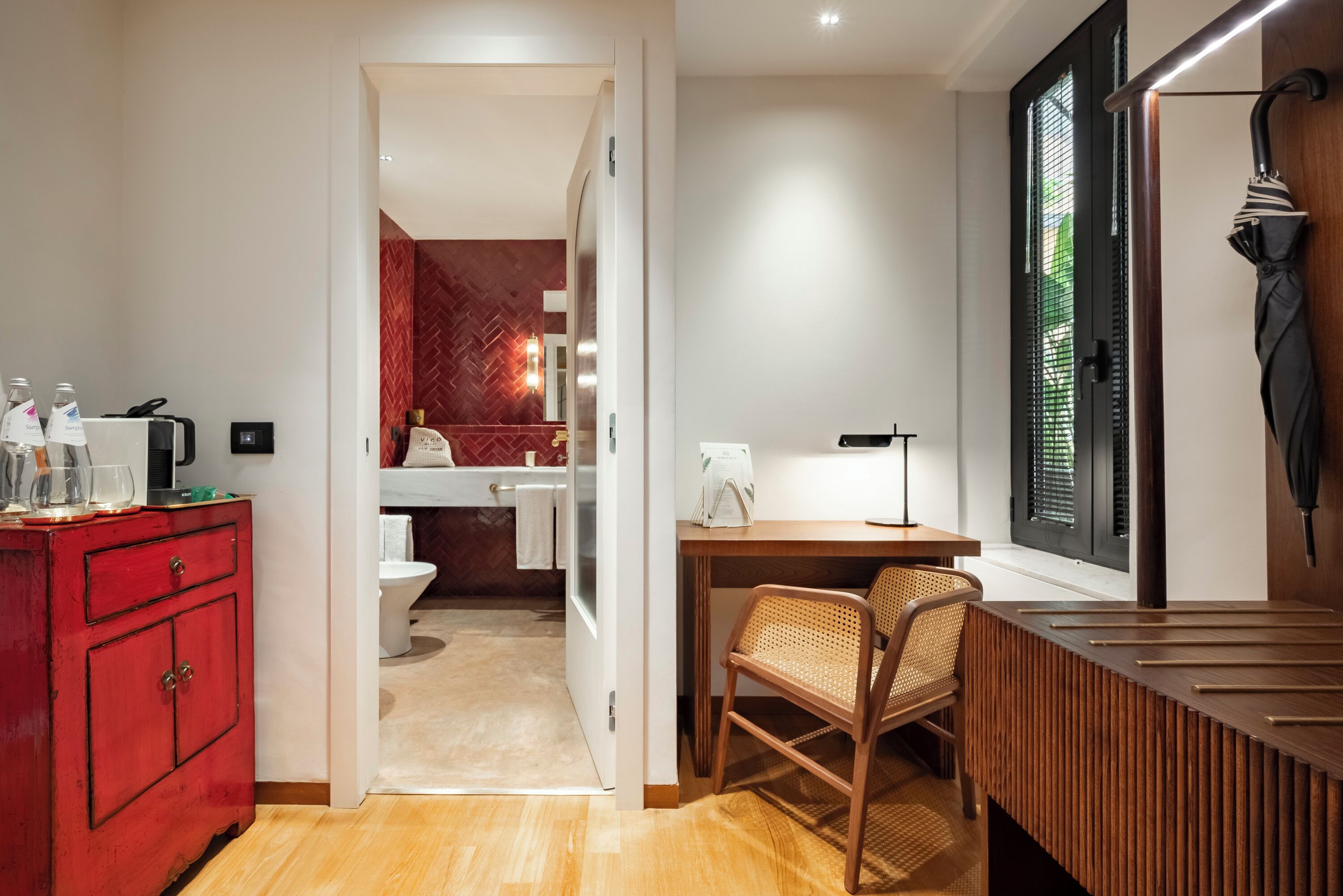 luxury suite | living area | 55-inch smart tv with digital channels, tv, netflix