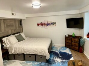 1 Schlafzimmer, Zimmersafe, Schreibtisch, Bügeleisen/Bügelbrett