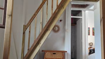 3 bedrooms, travel crib, free WiFi, bed sheets
