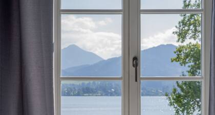 Exclusive with lake view, free parking space and high-quality furnishings
