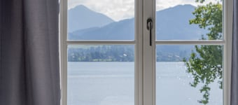 Exclusive with lake view, free parking space and high-quality furnishings