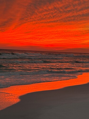 Beautiful Gulf View Condo, Steps to the Beach, Overlook the pool!