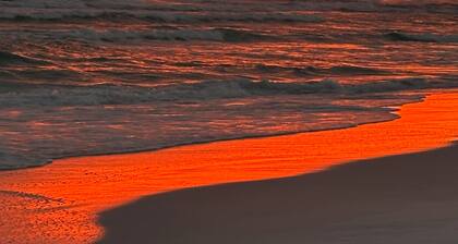 Beautiful Gulf View Condo, Steps to the Beach, Overlook the pool!