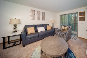 Télévision à écran plat, cheminée