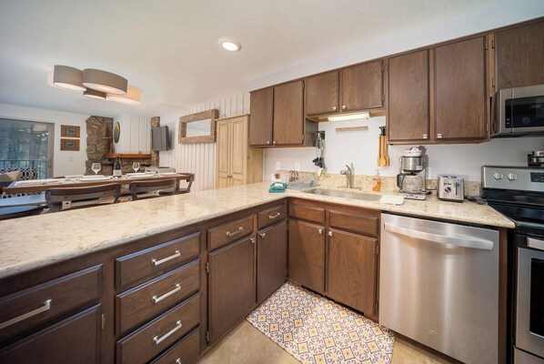 Fridge, microwave, oven, stovetop - Family friendly 2 bedroom condo at Beaver Village (Winter Park)