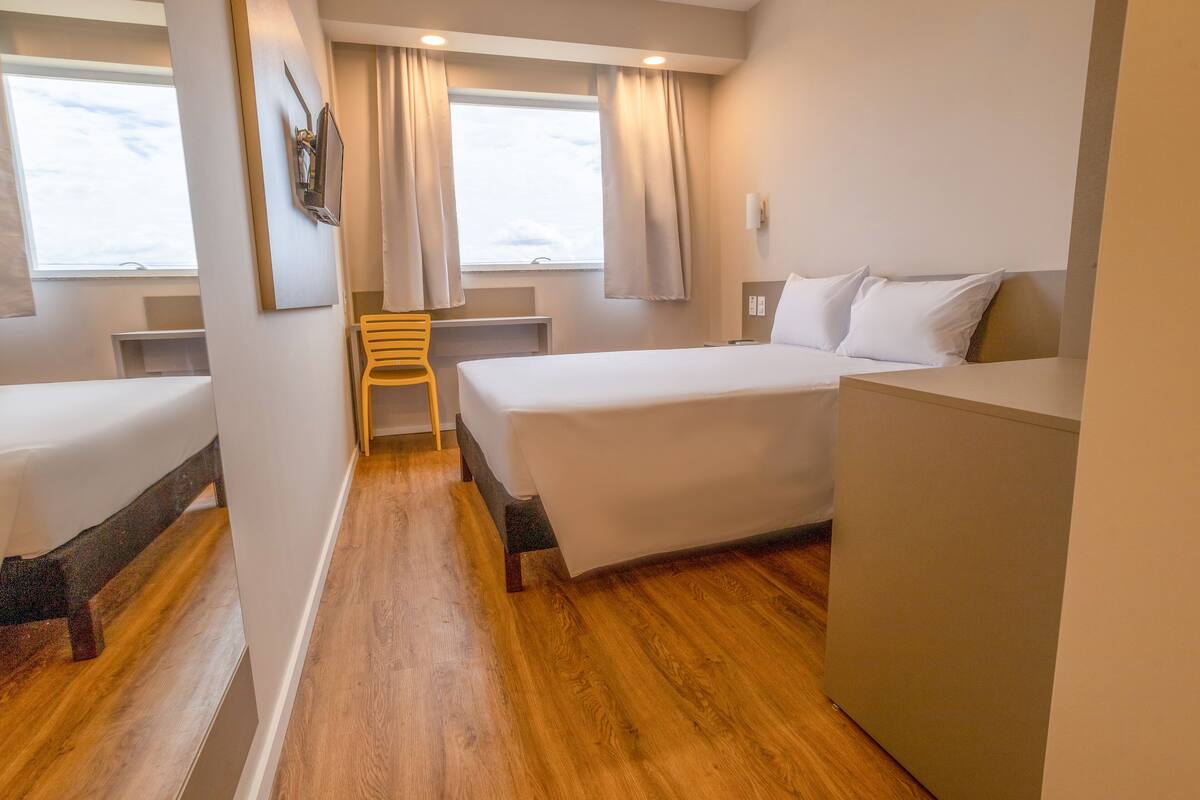 Desk, WiFi (free), bed sheets