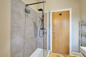 Shower, hair dryer, towels, shampoo