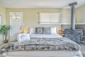 3 bedrooms, iron/ironing board, WiFi, bed sheets - 3BD Log Cabin Pikes Peak and Garden of the Gods (Cascade-Chipita Park)