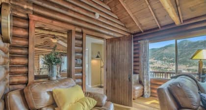 3BD Log Cabin Pikes Peak and Garden of the Gods