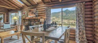 3BD Log Cabin Pikes Peak and Garden of the Gods