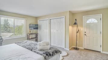 3 chambres, fer et planche à repasser, Wi-Fi, draps fournis