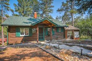 Exterior - Wine Gazebo Pikes Peak Mountain Log Cabin (Cascade-Chipita Park)