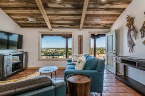 Smart TV, fireplace, books - Santa Fe cabin North Rim (Canyon)