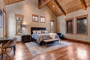 7 bedrooms, desk, iron/ironing board, free WiFi