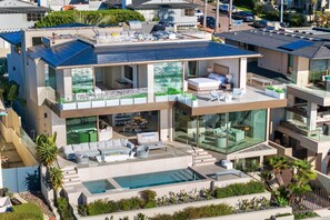 Exterior - Neptune’s Jewel Oceanfront w/ Pool & Spa (San Diego)