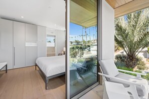 4 bedrooms, iron/ironing board, WiFi, bed sheets - Neptune’s Jewel Oceanfront w/ Pool & Spa (San Diego)
