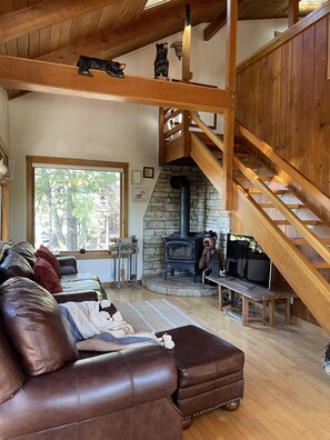 Smart TV, fireplace - Explore. Rest. Restore. (Rimforest)