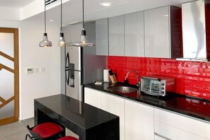 Ofen, Wasserkocher mit Kaffee-/Teezubehör, Wasserkocher, Toaster