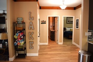 4 bedrooms, iron/ironing board, free WiFi, bed sheets