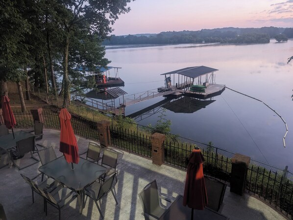 Outdoor dining - ❤Makin MEMORIES: House w/Dock/HotTub/Fiber Internet/TWH/next to park boat ramp❤ (Cullman)