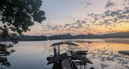 ❤Makin MEMORIES: House w/Dock/HotTub/Fiber Internet/TWH/next to park boat ramp❤