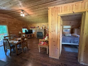1 habitación, tabla de planchar con plancha, wifi gratis y ropa de cama