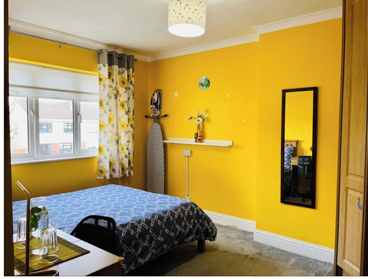 2 bedrooms, desk, iron/ironing board, WiFi