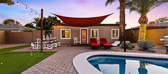 BRAND NEW ✴ HEATED POOL ✴ HOT TUB ✴ OUTDOOR GAMES ✴ CLOSE TO DINING & AIRPORT