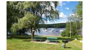 A lakeside park with benches and a picnic table. - Assoc beach, Lakes, Naples Causeway, restaurants, shops, boat- jet ski rentals. (Naples)