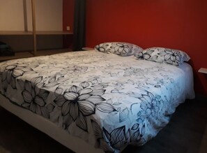 6 Schlafzimmer, Reisekinderbett, WLAN