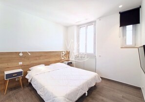 2 chambres, fer et planche à repasser, Wi-Fi, draps fournis