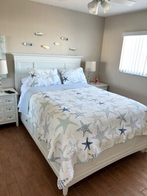 2 bedrooms, iron/ironing board, travel crib, free WiFi - Beach front with 2 bedrooms, 2 baths and views of the Gulf! (Fort Myers Beach)