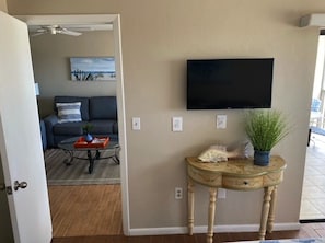 Smart TV, table tennis, books - Beach front with 2 bedrooms, 2 baths and views of the Gulf! (Fort Myers Beach)