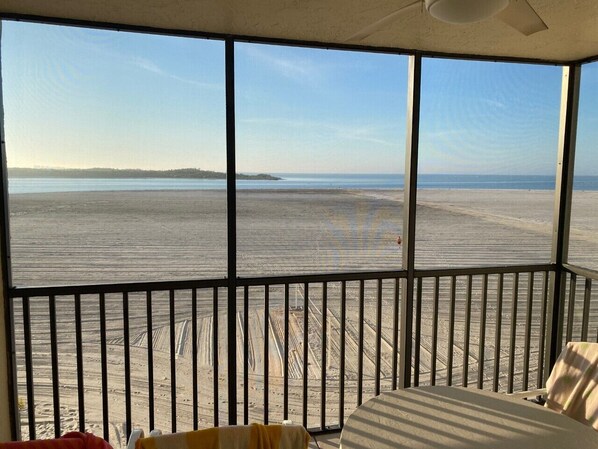 Outdoor dining - Beach front with 2 bedrooms, 2 baths and views of the Gulf! (Fort Myers Beach)