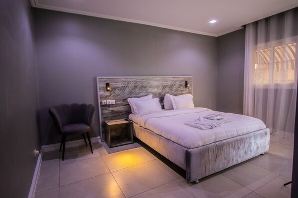 23 bedrooms - Villa Magnum! The whole complex, in a quiet area, makes for a satisfying stay.  (Douala)