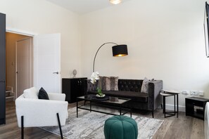 Luxury Apartment, Private Bathroom (Castle Gates) | Lounge - Thornes Hall (Shrewsbury)