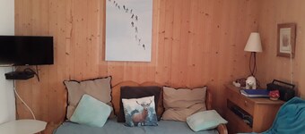 Beautiful garden apartment classified 3 clés clévacances with enclosed garden