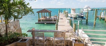 Unique waterfront Harbour Island getaway! 2 house compound with private dock!