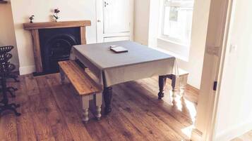 Cottage | 3 bedrooms, iron/ironing board, free WiFi, bed sheets