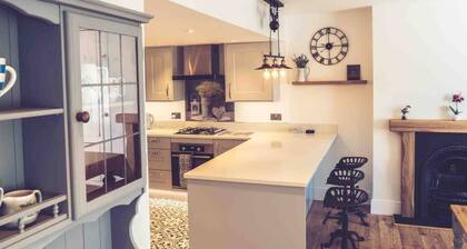 3-bed Cottage-plymouth-dog Friendly-sleeps7