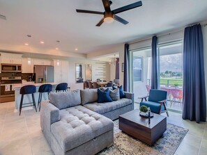 Una televisión, una oficina