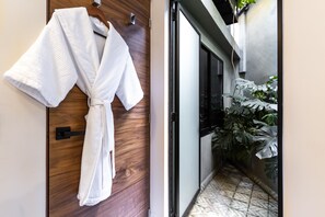 Exclusive Room | Bathroom | Shower, hair dryer, bathrobes, slippers - Casa Hedera (Mexico City)