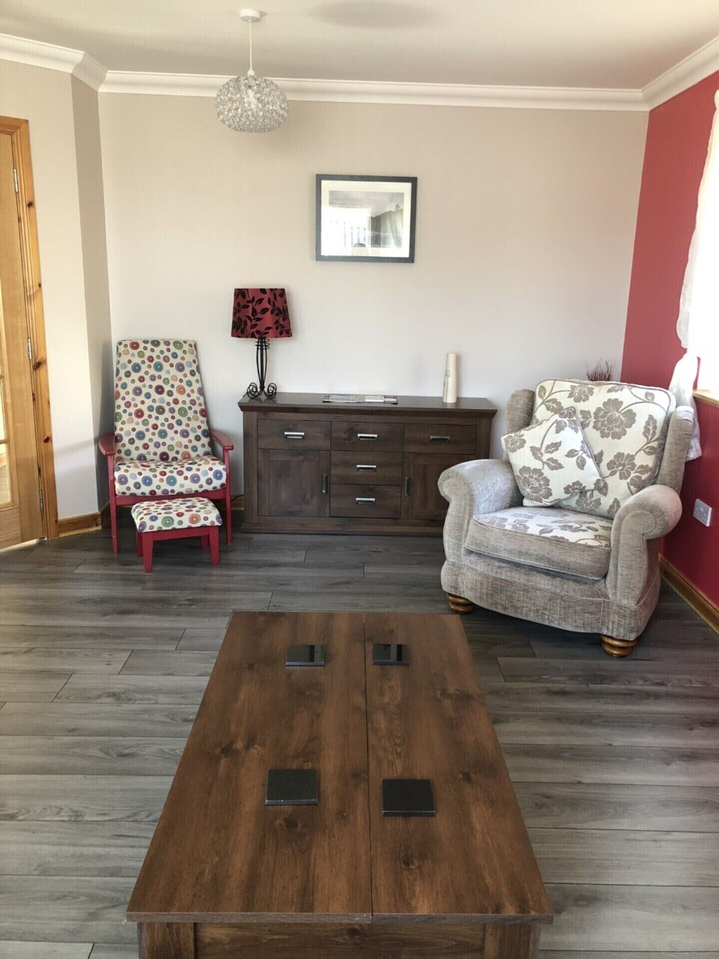 House, Multiple Beds | Living room | 30-inch TV with digital channels