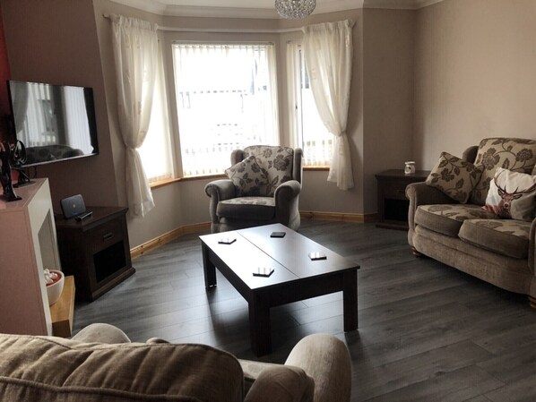 Hus - flera sängar | Vardagsrum | 30-tums tv med digitalkanaler