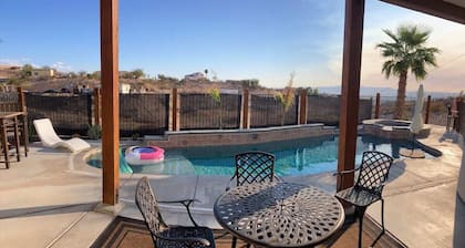 Secluded Oasis, heated pool and spa, RV hook-ups
